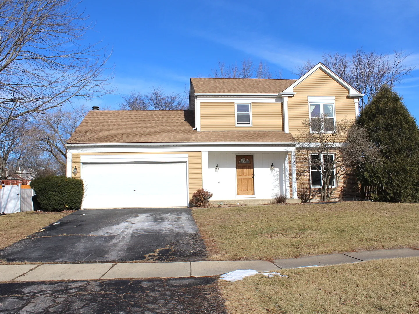 752 Hickory Ln photo 1