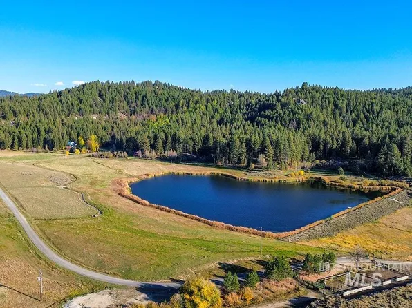 23 Hall Ln, Cascade, ID 83611