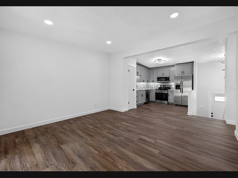 642 Swan Dr — Photo 5