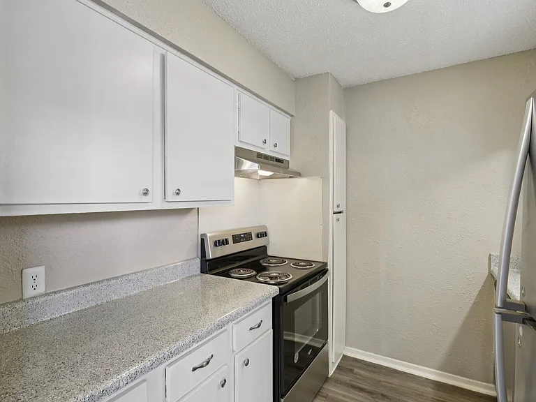 Whisperwind Apartments — Photo 25