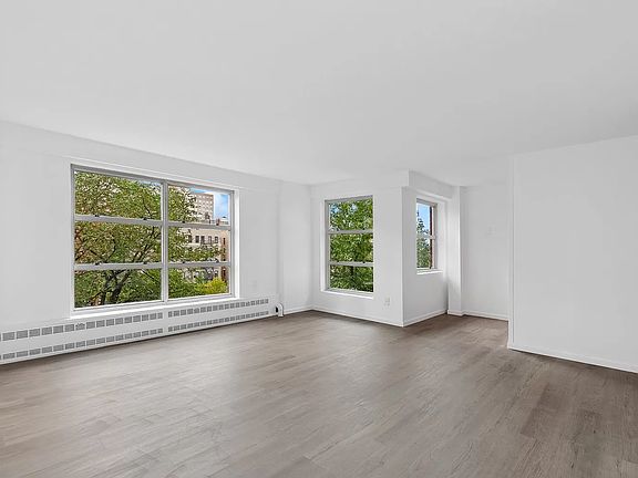 2nd image of 80 La Salle St APT 5A