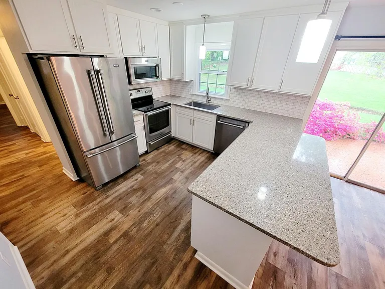 2404 Blanche Dr — Photo 6