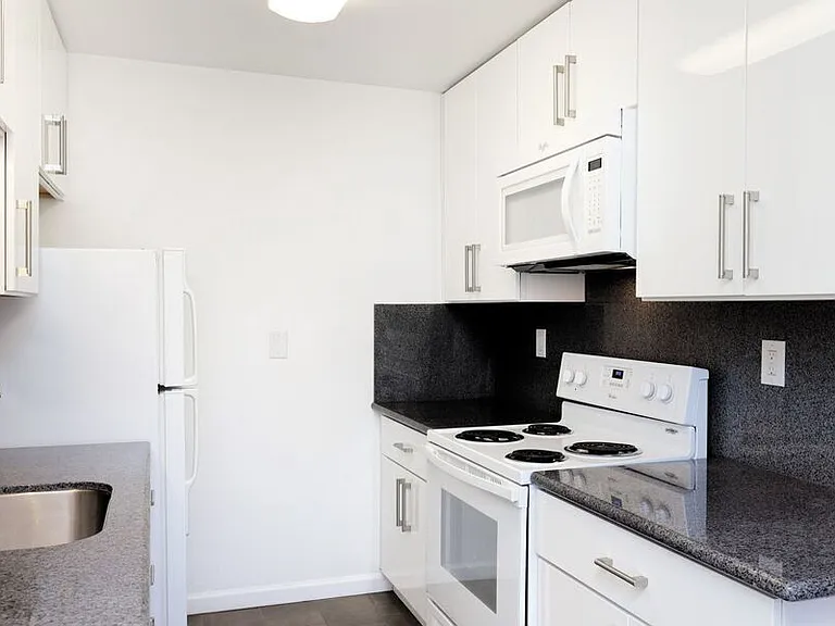 370 Staten Avenue — Photo 25