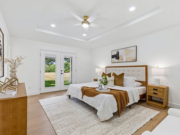 5th image of 131 Oak Grove Cir