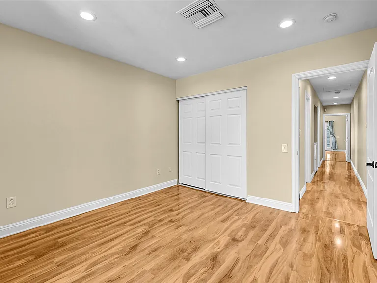 6942 Alcove Ave — Photo 8