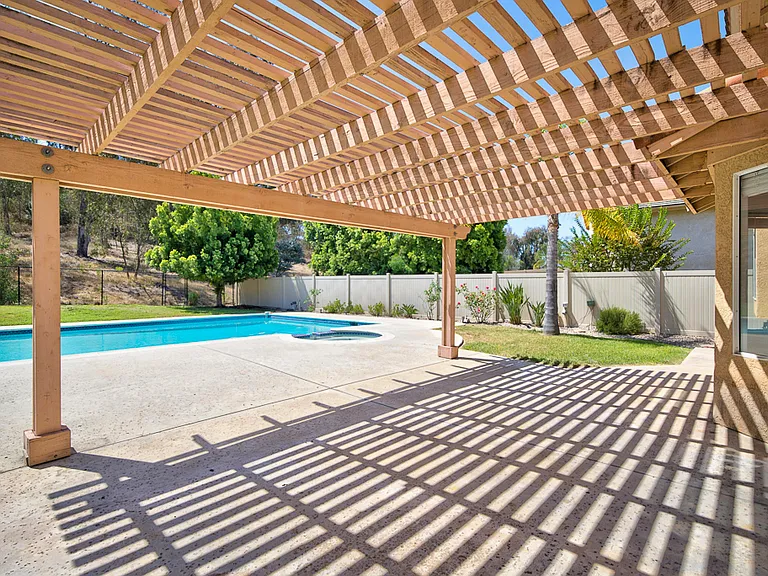13887 Carriage Rd — Photo 57