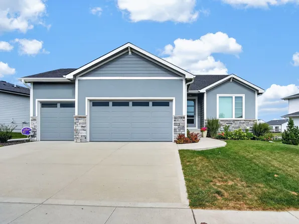 9639 Watermeadow Cir, Johnston, IA 50131