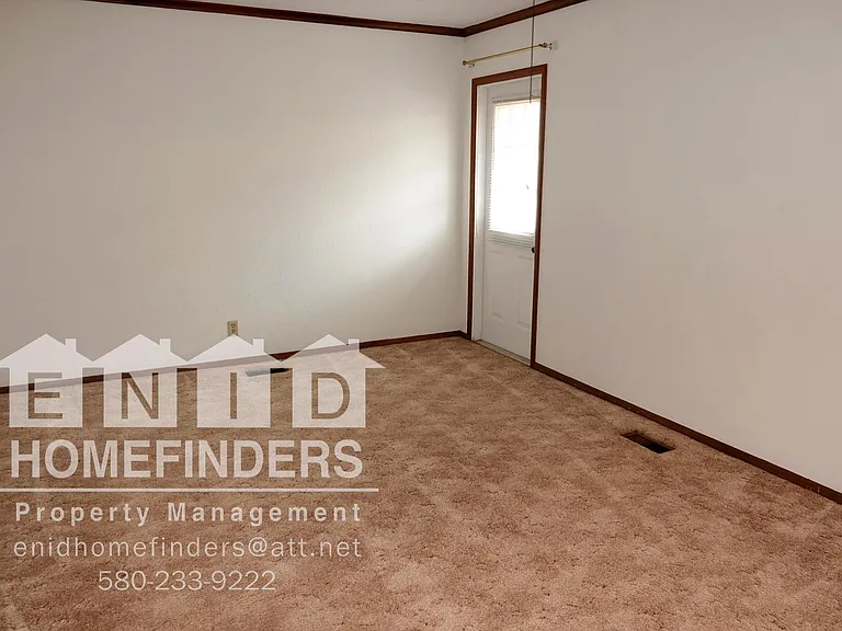 2117 Camelot Dr — Photo 21