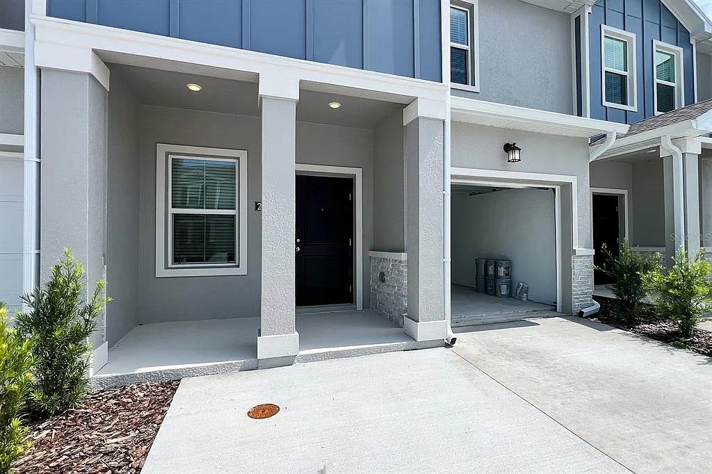 3 bed, 2.5 bath, 1834 sqft, $1,950 — Photo 2
