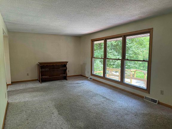 3rd image of 61506 Park View Dr