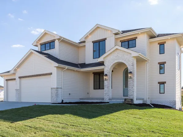 21911 Parkview Dr, Gretna, NE 68028