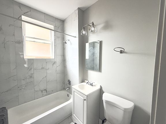 3rd image of 3353 W Sunnyside Ave #2