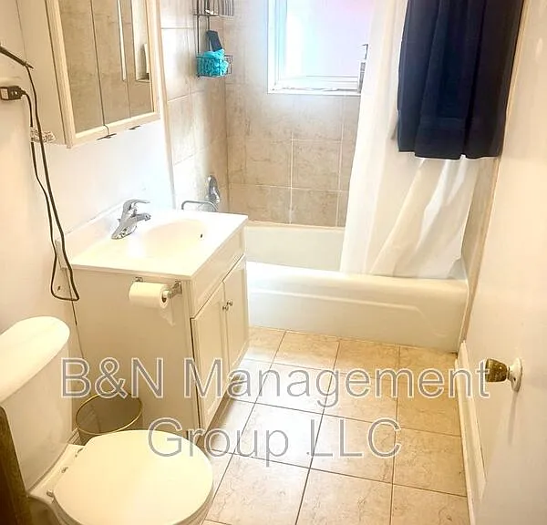 1063 W Dakin St #1 — Photo 9