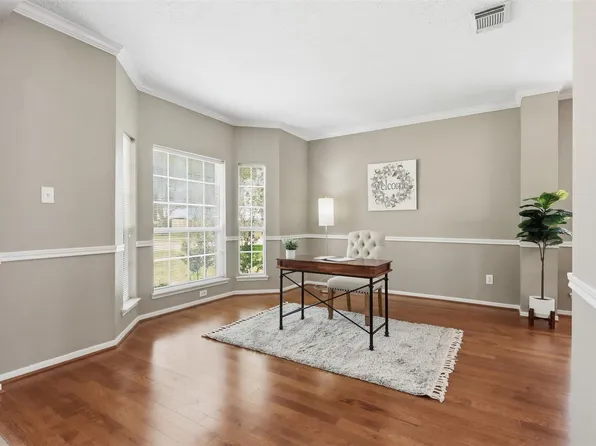 322 Welford Ln, Highlands, TX 77562