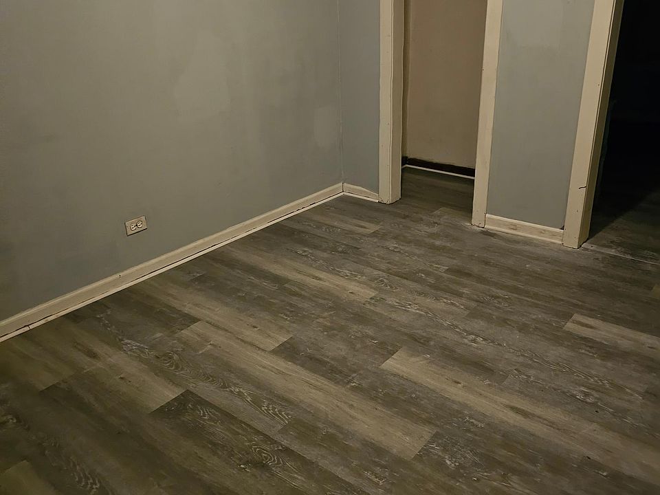 2nd image of 10602 S Avenue L #Basement