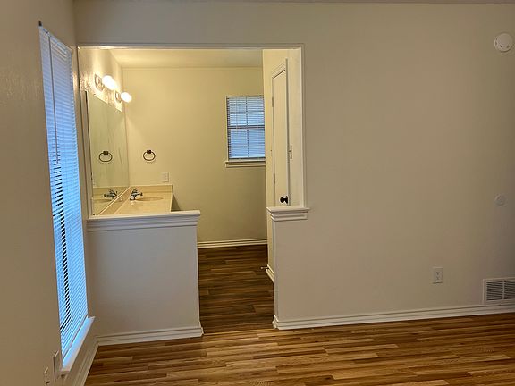 masterbedroom into bathroom