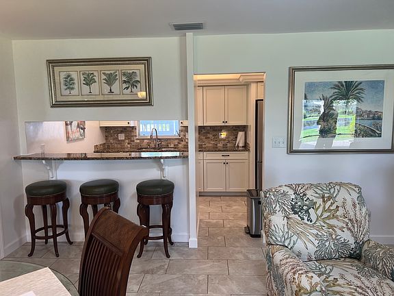 5th image of 4283 Island Cir APT E