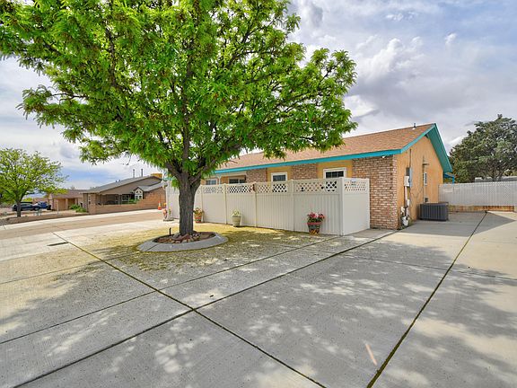 3rd image of 4908 Chromium Dr NE