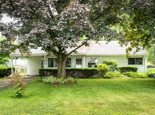 7 Weymouth Dr, Enfield, CT 06082