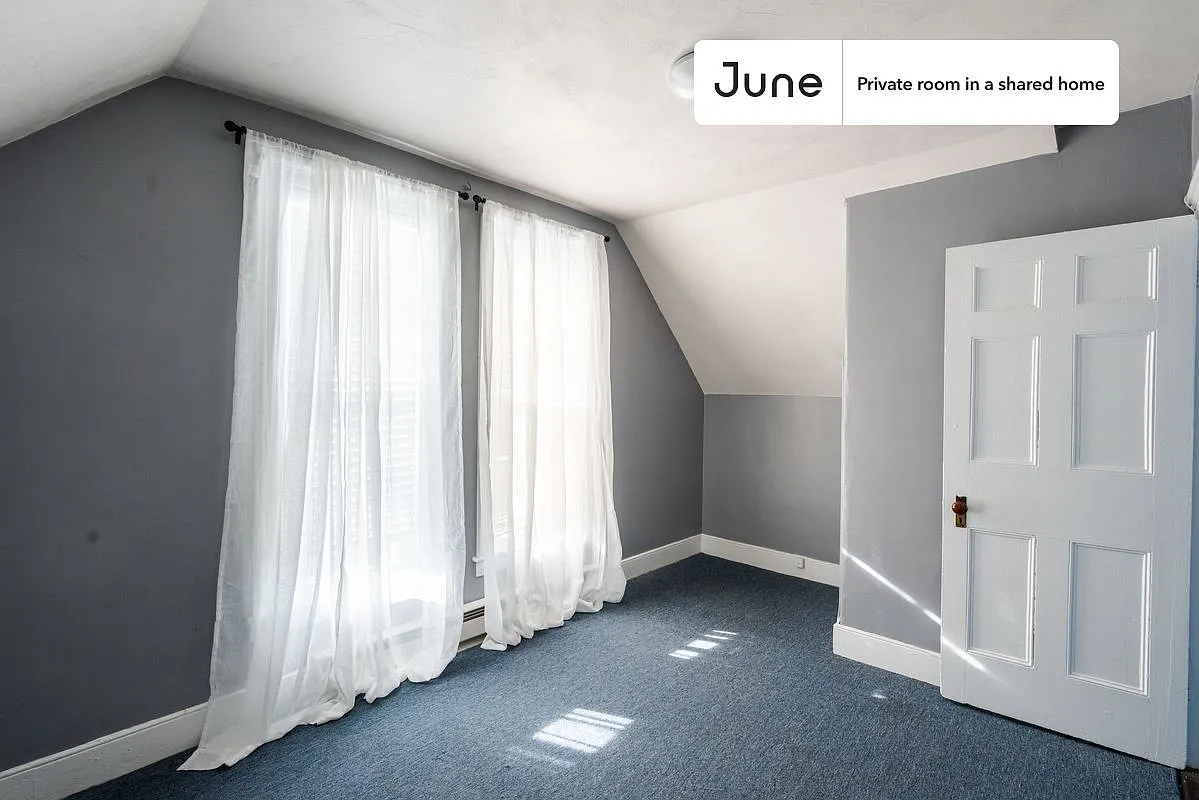 Photo 2 of 14 - 19 Harrison St #C - Somerville, MA Building Photo - 19 Harrison St #C