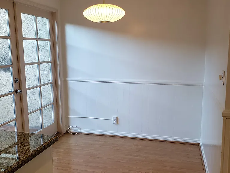 Eat-in kitchen area