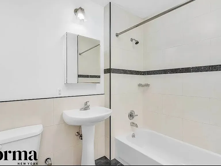 12-03 Jackson Ave #2C — Photo 7