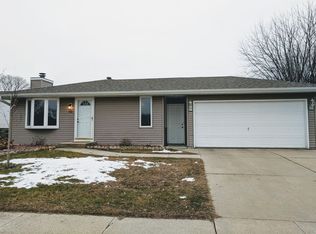 948 S 41st St, Manitowoc, WI 54220