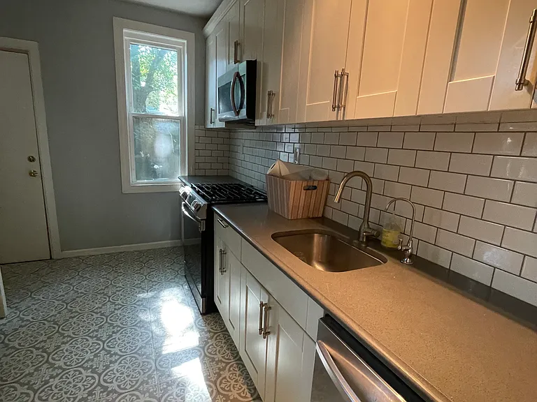 1281 Union Ave — Photo 1
