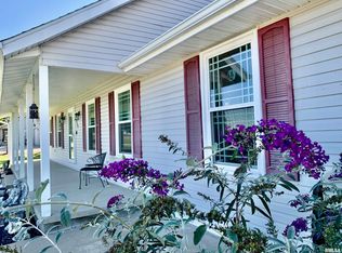 2099 New Lake Rd, Jacksonville, IL 62650