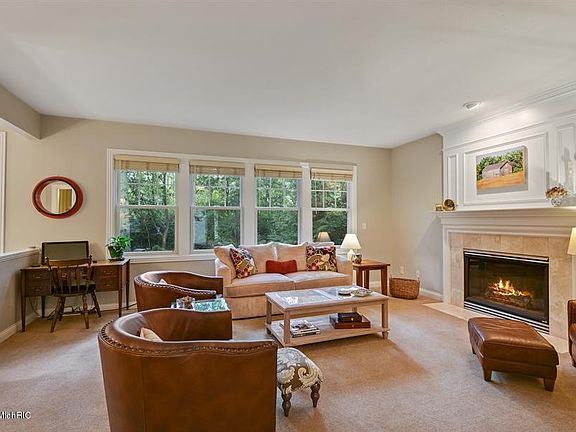 2nd image of 2546 Jefferson Dr