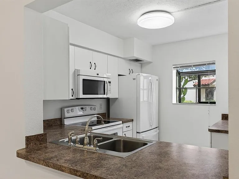 5735 Gardens Dr #5735 — Photo 21