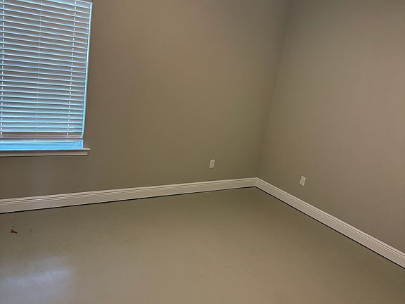 4th image of 803 Carter St