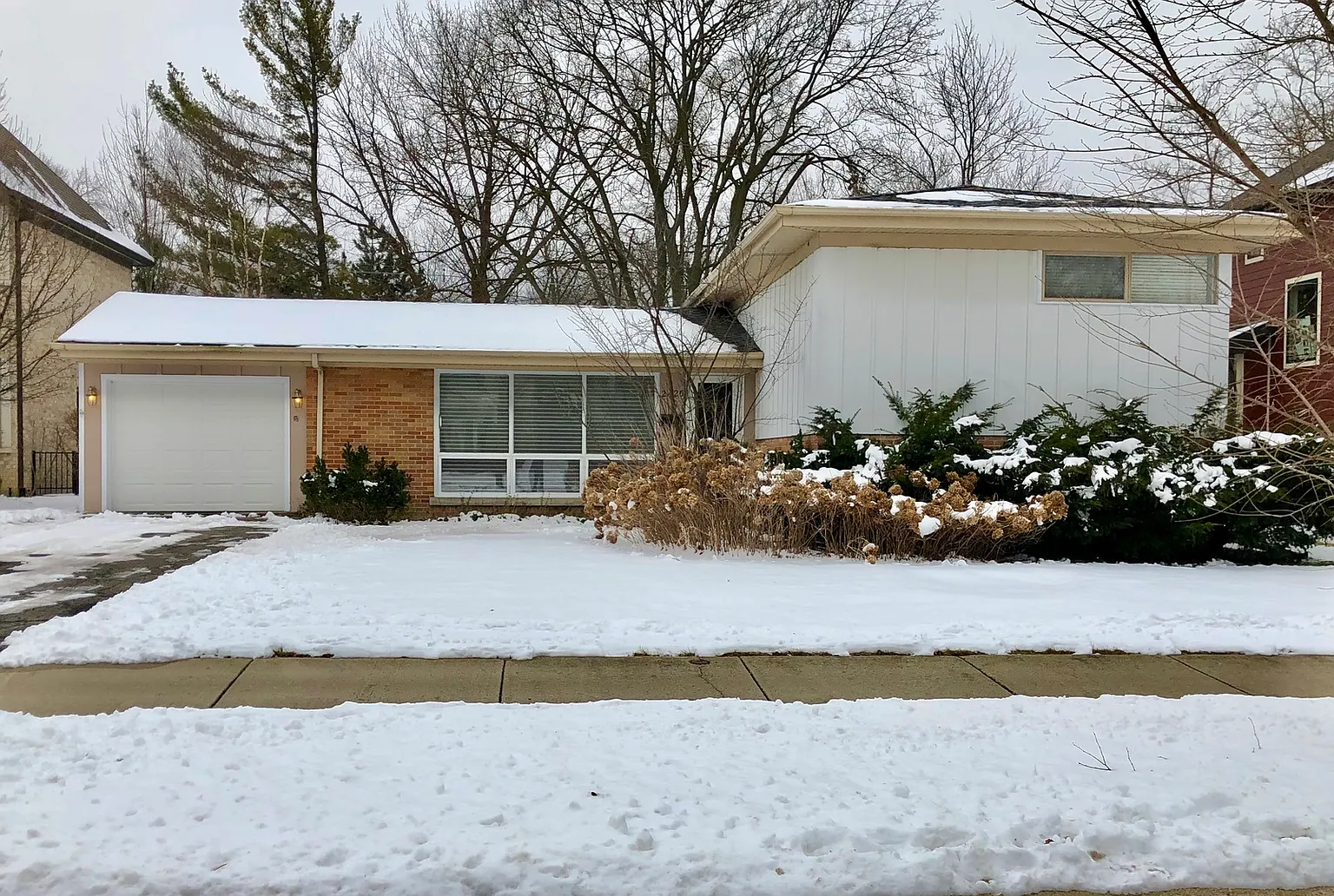 2425 Maple Ave photo 1