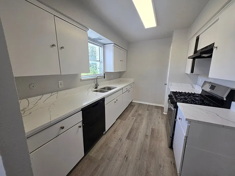 13439-13441 Blossomheath Ln — Photo 11