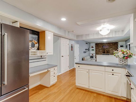 5th image of 212 Wildwood Ct
