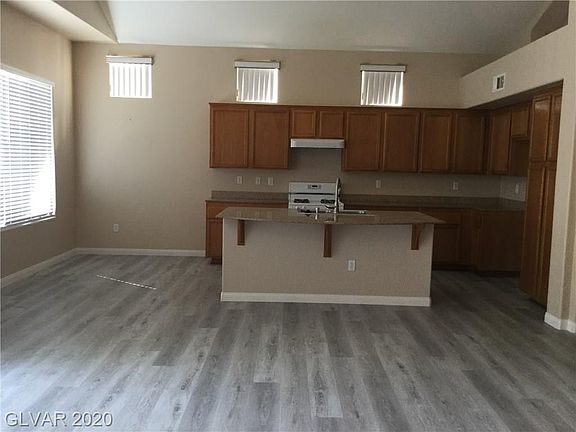 4th image of 181 Tayman Park Ave