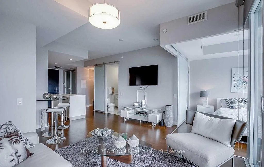 2 bed, $2,700 — Photo 4
