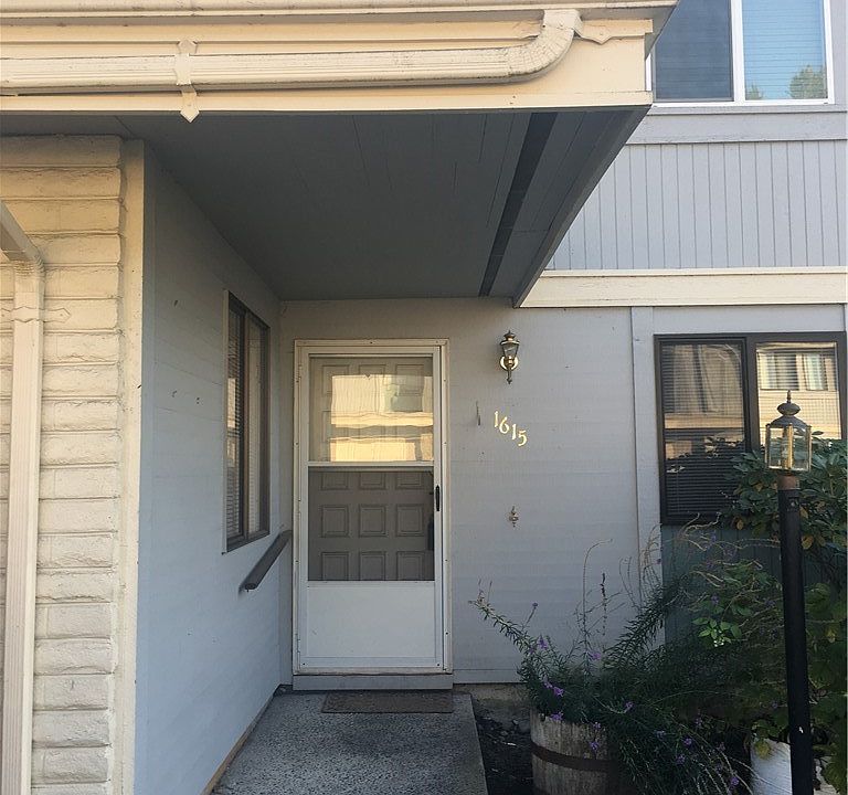 1st image of 1615 22nd St NE