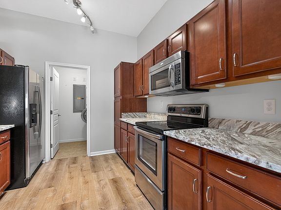 5th image of 2205 Rolling Hills Dr