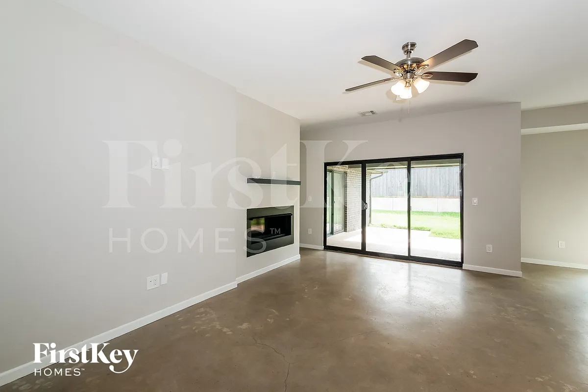 Building Photo - 15940 Aparados Way