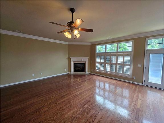 3rd image of 1213 Dawnview Dr