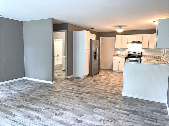 3rd image of 307 E Hanna Ave