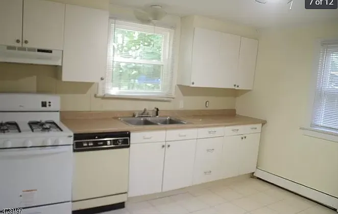 3 bed, 988 sqft, $2,800 — Photo 3