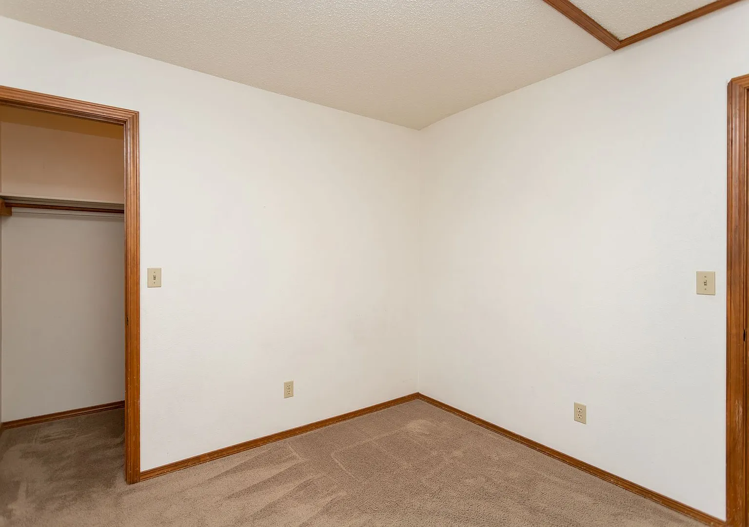 Well Maintained bi-level home in Stetson Hills! — Photo 4