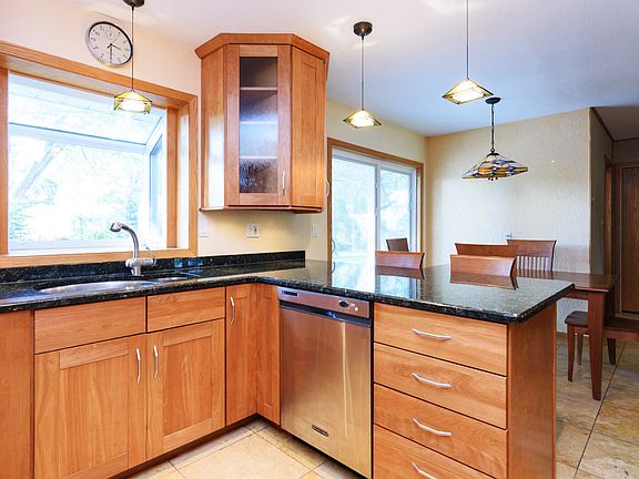 Kitchen / Breakfast Room