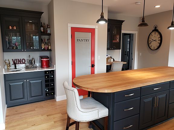 Wet Bar, Pantry, Desk area