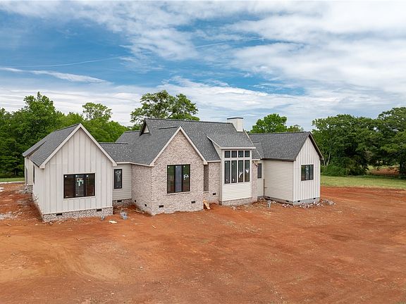 3rd image of 778 Garrison Rd