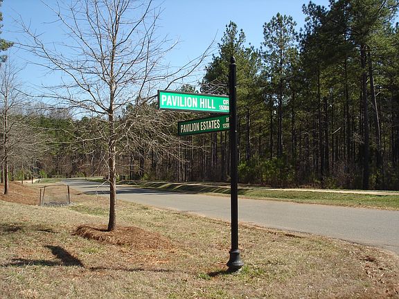 4th image of 15336 Pavilion Hill Cres