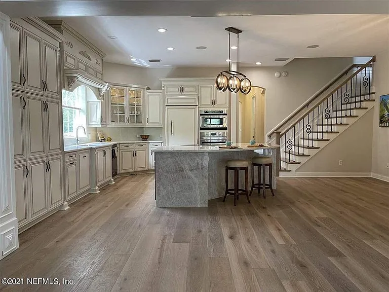 2456 Den St — Photo 4