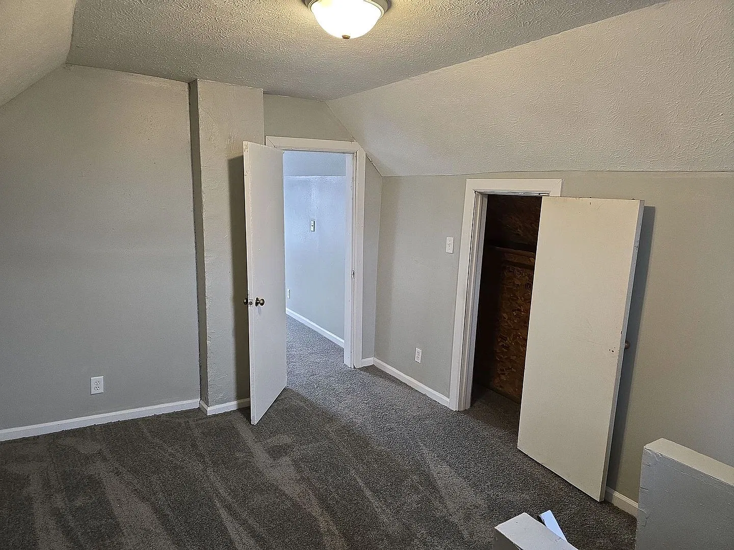 For Rent: Coming Soon! 318 E 9th St. 3 Bedroom 1 bath Spacious Home! Nice Yard! Pet Friendly! — Photo 3
